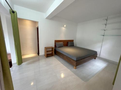 Handessa Casa | HnM Kandy - Peradeniya Small Apartment with a luxury bed, kitchen, living area, attached washroom
