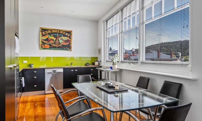 North Hobart Apartamento | Hobart Character - Scenic Views in Bustling Locale