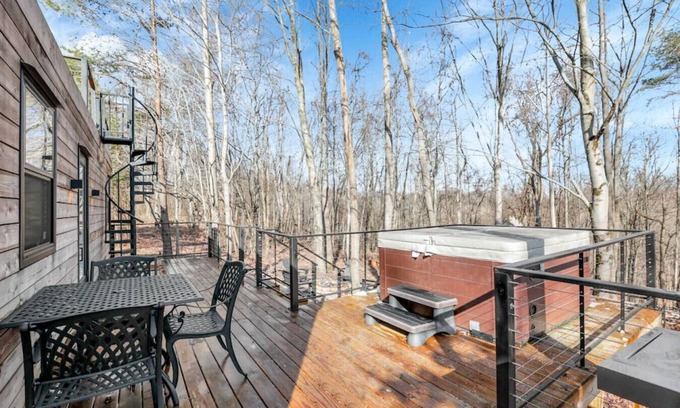 Logan Apartamento | Hocking Hills: Hiltop Haven: The Top Deck