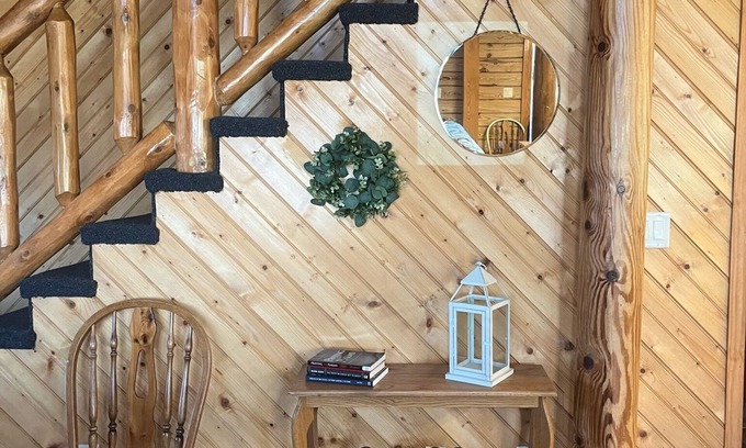 Alpine Cabina | Hodge Podge Lodge bring 24 friends to East Port Marina on Dale Hollow Lake