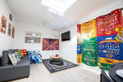 Watford Casa | Hogwarts House, Self Check in, Sleeps 4
