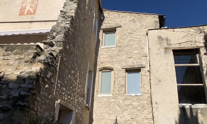 Saint-Michel-l'Observatoire Casa | Casa de vacaciones "Maison Atypique avec Piscine" con vistas a la montaña, piscina privada y Wi-Fi