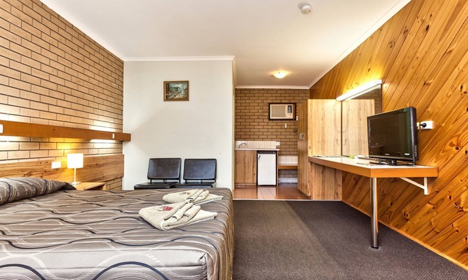 Holbrook Hotel | Holbrook Town Centre Motor Inn