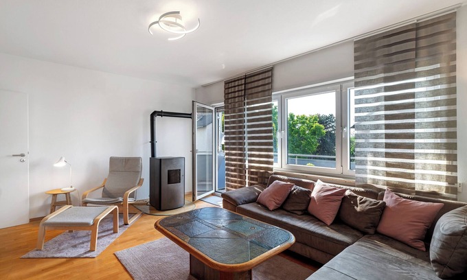 Neustadt-Geinsheim Apartamento | Apartamento vacacional 'Am Storchennest' con balcón y wifi