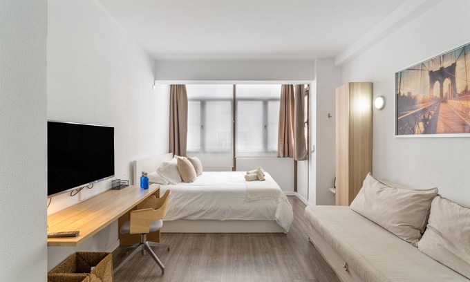 Las Palmas de Gran Canaria Apartamento | Estudio vacacional 'Siempreviva Beach' con Wi-Fi