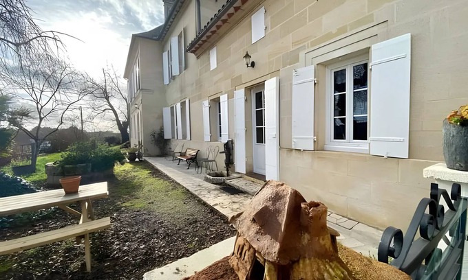 Saint-Christophe-de-Double Casa | Casa de vacaciones 'Colette' con terraza y jardín privados