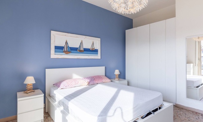 Marina di Carrara Apartamento | Apartamento vacacional "Casa Di Elena Marina Di Carrara" con vistas al mar y terraza privada