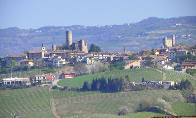 Serralunga d'Alba Apartamento | Apartamento de vacaciones Serralunga d'Alba para 2 - 4 personas con 2 dormitorios - Apartamento