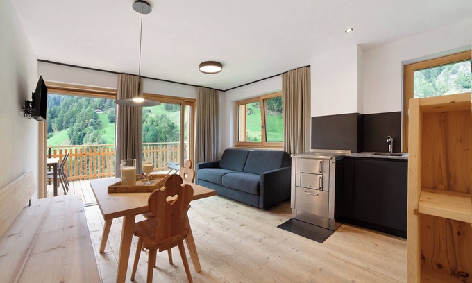 Moso in Passiria Apartamento | Apartamento vacacional 'Herrischner 1' con vistas a la montaña, terraza privada y Wi-Fi