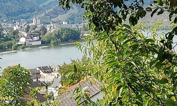 Kamp-Bornhofen Apartamento | Apartamento vacacional con jardín, terraza y barbacoa