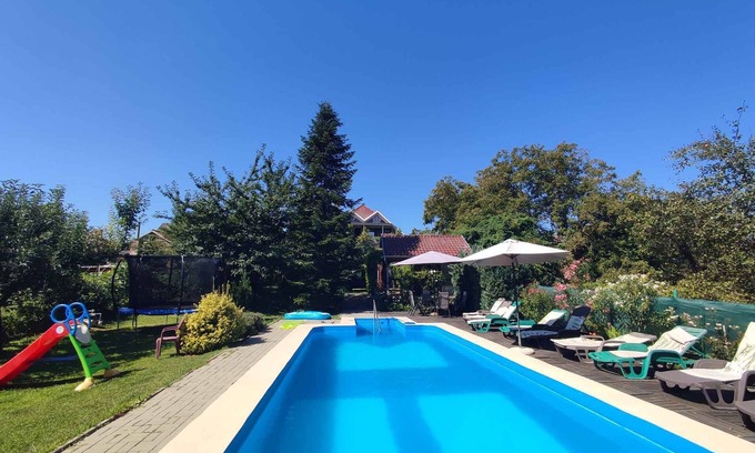 Balatonfoldvar Apartamento | Apartamento vacacional con piscina exterior y aire acondicionado