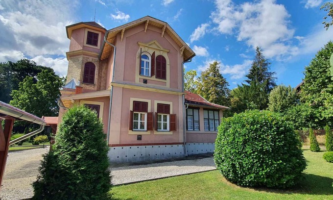 Balatonfoldvar Apartamento | Apartamento vacacional con hermoso jardín y una gran terraza