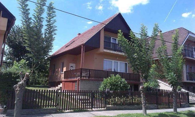 Balatonlelle Apartamento | Holiday apartment 700 m from the sandy beach