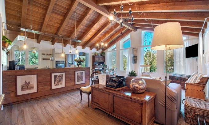 Argegno Apartamento | Apartamento vacacional "Casa Storica In Fattoria" con vistas a la montaña, jardín privado y Wi-Fi