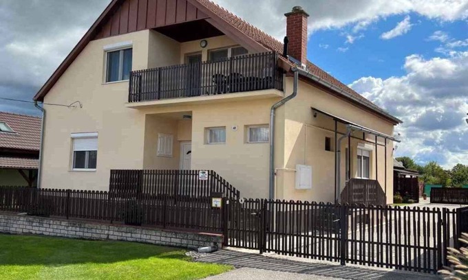 Balatonbereny Apartamento | Apartamento vacacional con hermoso jardín y mirador