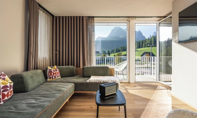 Sesto Apartamento | Apartamento en un hotel 'Apartment Relax' con vistas a la montaña, jardín comunitario y wifi