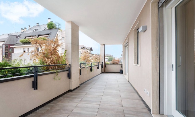 Busto Arsizio Apartamento | Holiday Apartment "G E P 1" with Private Terrace & Wi-Fi
