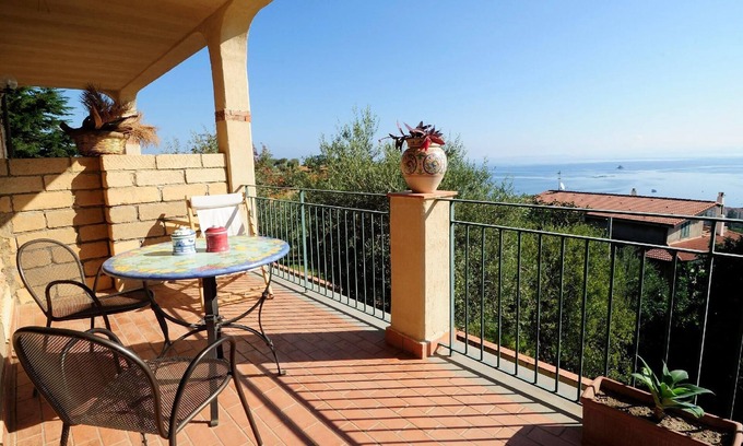 Sorrentini Apartamento | Apartamento de vacaciones Gioiosa Marea para 1 - 4 personas con 1 dormitorio - Apartamento