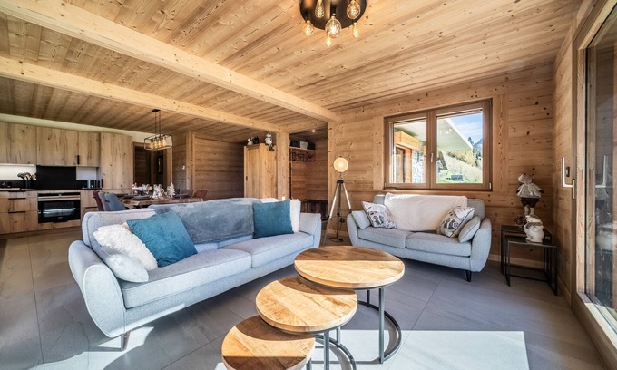 Abondance Chalet De Esquí | Apartamento vacacional 'Le Chalet Des Praz' con vistas a la montaña, jardín y Wi-Fi