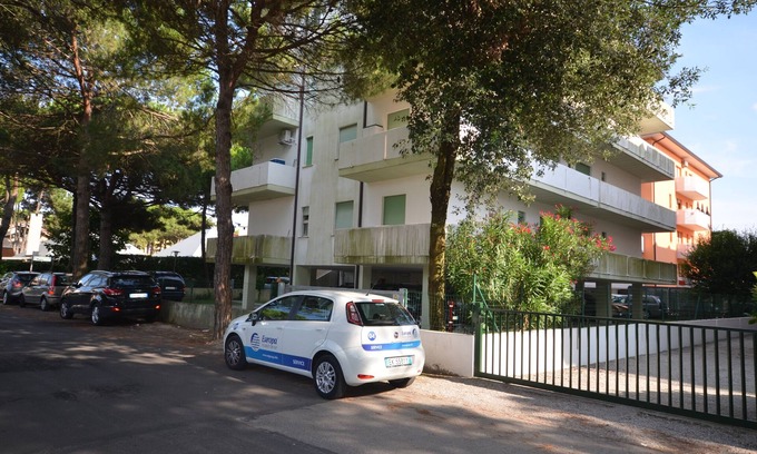 Bibione Lido dei Pini Apartamento | Apartamento vacacional con lugar de playa y aire acondicionado
