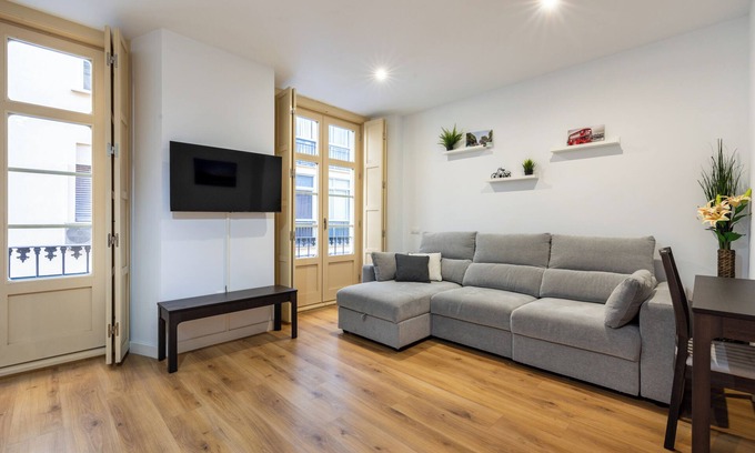 Ensanche Centro Apartamento | Apartamento vacacional 'Soho Málaga' en el centro de Málaga con aire acondicionado y balcones