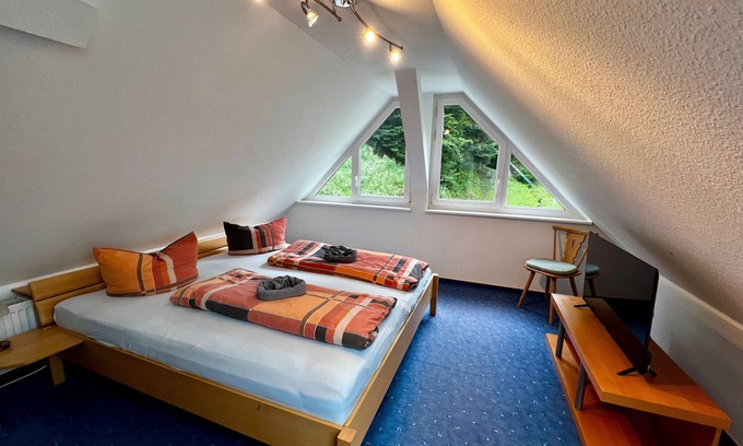 Kirnbach Apartamento | Apartamento vacacional 'Vogelnest' con vistas a la montaña, piscina comunitaria y wifi