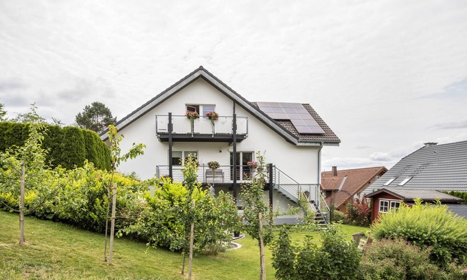 Breitnau Apartamento | Apartamento vacacional "Weitblick" con vistas a la montaña, balcón y Wi-Fi