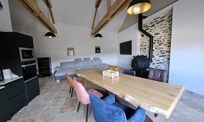 Mas-d'Orcieres Casa | Casa Vacacional 'L'étable Mont Lozère' con Vista a la Montaña y Jardín Privado