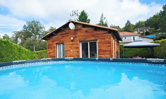 Savignac-les-Eglises Casa | Casa de vacaciones 'Châlet Avec Piscine Privée' con piscina privada, Wi-Fi y aire acondicionado