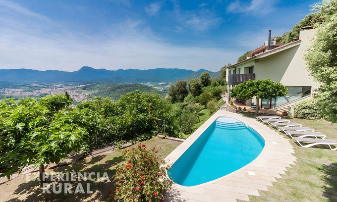Sant Joan les Fonts Casa | Casa de vacaciones 'D'Aiguanegra' con vistas a la montaña, Wi-Fi y aire acondicionado