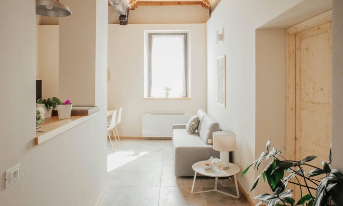 Bellinzago Novarese Casa | Holiday Home 'La Cocca Home' with Shared Garden and Wi-Fi