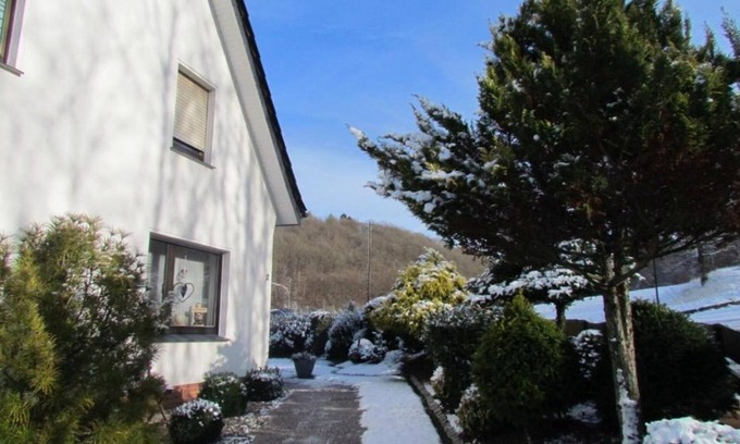 Langscheid Casa | Casa de vacaciones '83qm, 2 Schlafzimmer' con terraza privada, jardín compartido y Wi-Fi
