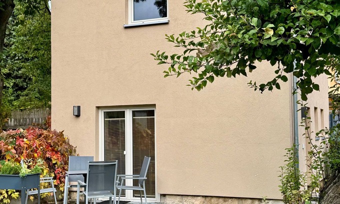 Ehringsdorf Casa | Holiday Home 'Belvedere-Remise' with Private Terrace, Shared Garden and Wi-Fi