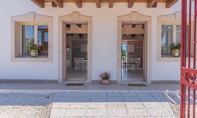 Brucoli Casa | Casa de vacaciones 'Brucoli Mare 1' con vistas al mar, terrazas y aire acondicionado