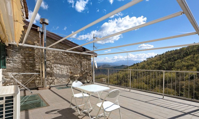 Ricco del Golfo di Spezia Casa | Casa de vacaciones 'Campagna 5 Terre' con vistas a la montaña, Wi-Fi y aire acondicionado
