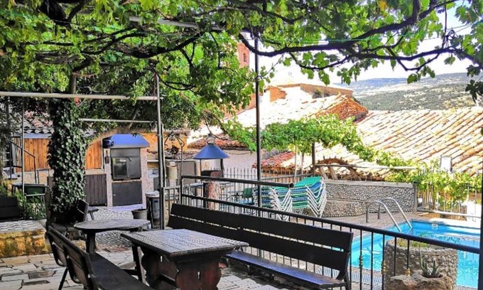 Tronchon Casa | Casa de vacaciones 'Casa Conesa I' con vistas a la montaña, piscina privada y Wi-Fi