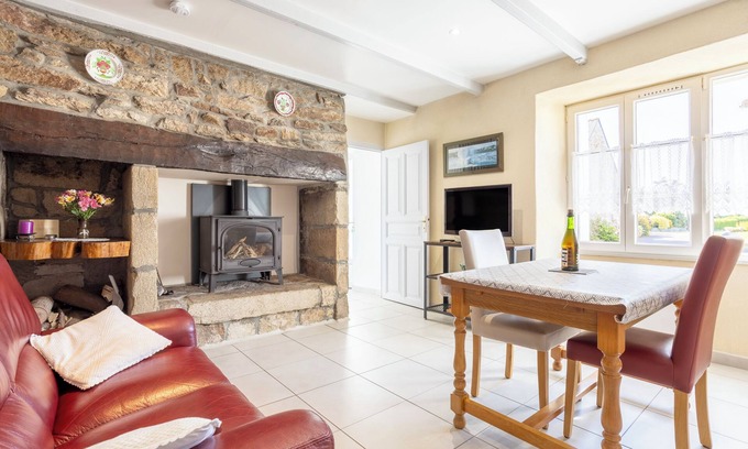 Mahalon Casa | Casa de vacaciones 'Cheminée, Kerantum, Au Calme' con jardín compartido y Wi-Fi