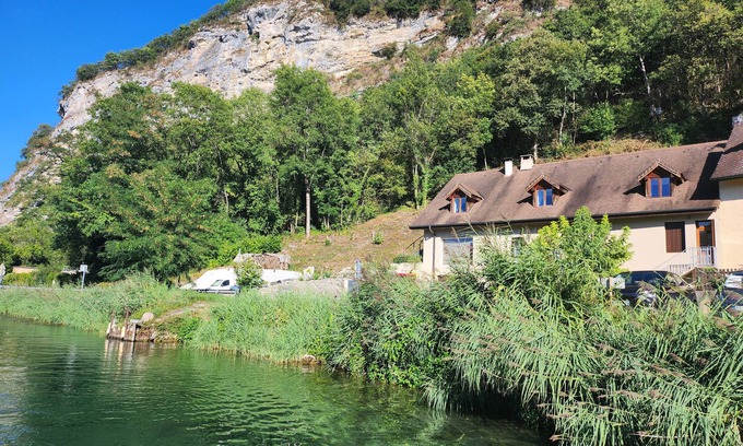 Chanaz Casa | Casa de vacaciones 'Chez Roger' con vistas a la montaña y terraza privada