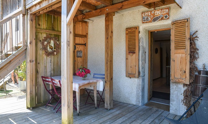 Aillon-le-Jerune Casa | Casa de vacaciones 'Ciméléon Bas' con vistas a la montaña, terraza privada y Wi-Fi