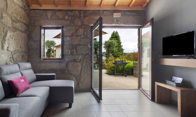 Guilhofrei Casa | Casa de vacaciones 'Lagar' con vistas al lago, Wi-Fi y aire acondicionado