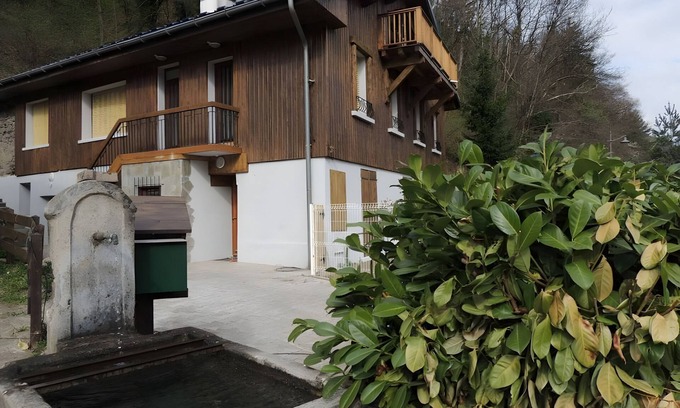 Aigueblanche Apartamento | Casa de Vacaciones 'Aigueblanche' con Vista a la Montaña y Wi-Fi