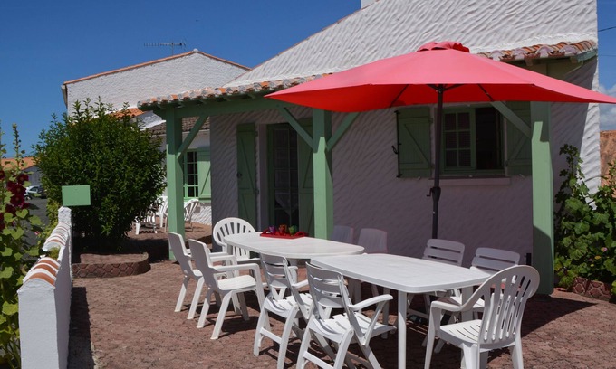 La Tranche-sur-Mer Casa | Holiday Home 'Maison Am Stram Gram' with Private Terrace and Wi-Fi