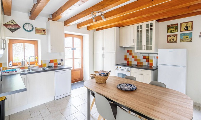 La Reorthe Casa | Holiday Home 'Gite De L'olifanière' with Shared Pool, Private Terrace and Wi-Fi