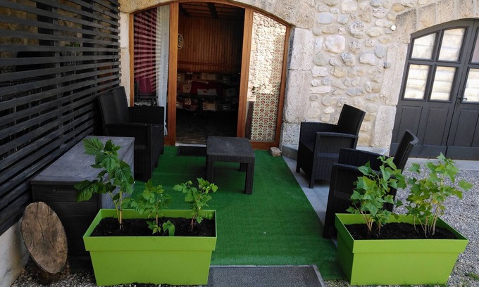 Bouvante Casa | Casa de vacaciones 'Gîte Des Papillons Du Vercors' con vistas a la montaña, terraza privada y Wi-Fi