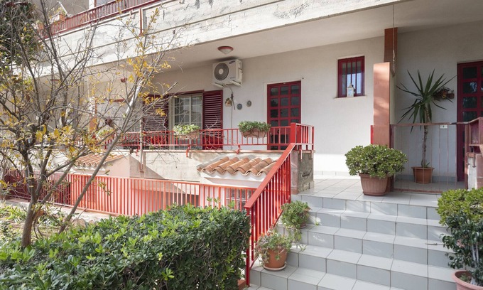 Partanna Casa | Casa de vacaciones "Gmg - Mondello House" con vistas a la montaña, jardín y terraza