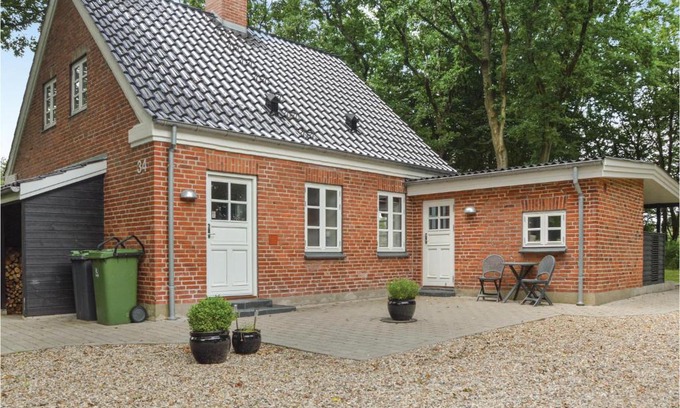 Tistrup Casa | Holiday Home Hodde With Fireplace
