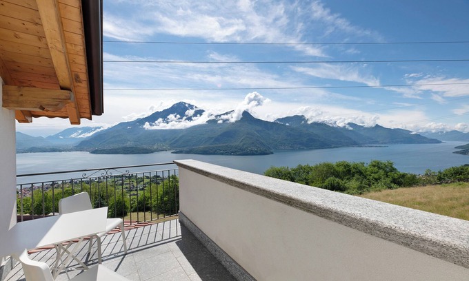 Stazzona Casa | Casa vacacional 'Il Nido Del Colibrì' con vistas al lago, terraza privada y Wi-Fi