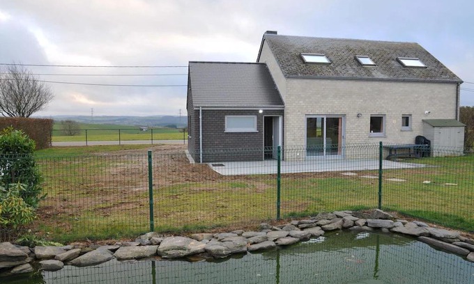 Bertogne Casa | Holiday home in Bertogne between meadows