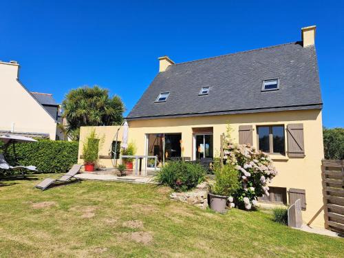 Guisseny Casa | Holiday Home in France near Sandy Beaches