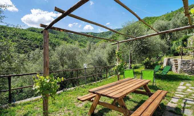 Casanova Lerrone Casa | Casa de vacaciones 'La Casa Di Bosco' con vistas a la montaña, jardín privado y Wi-Fi